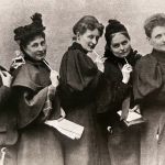 Anita Augspurg (links) mit Kolleginnen vom Atelier Elivra © Stadtmuseum München