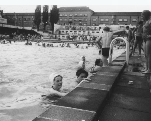 Freibad in München 1952 © Bayerische Staatsbibliothek