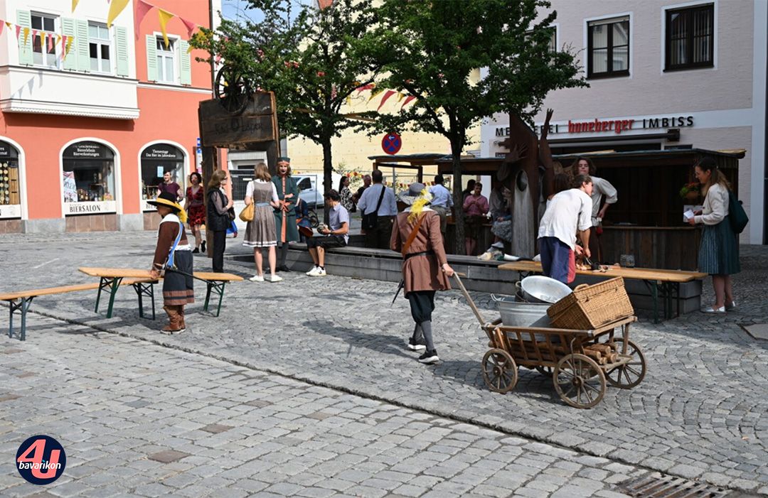 Kinder und Erwachsene bauen den Markt auf